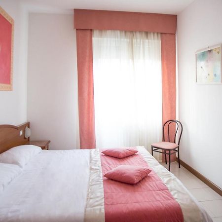 Hotel Europa Modena Esterno foto