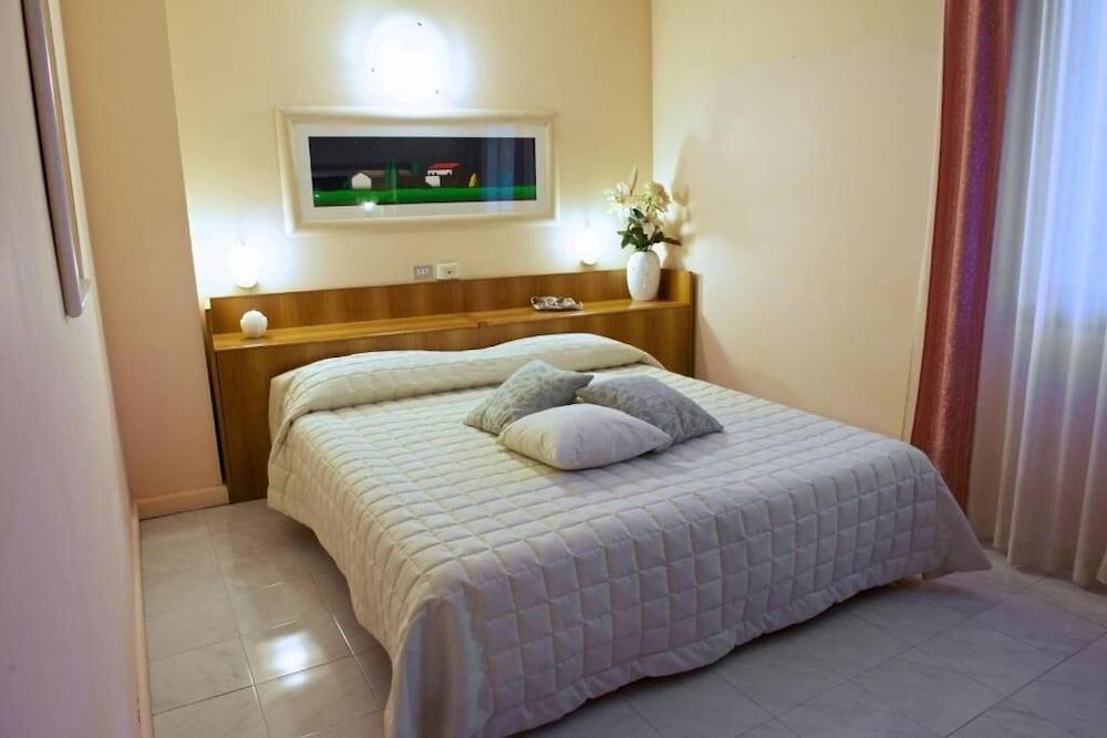 Hotel Europa Modena Esterno foto