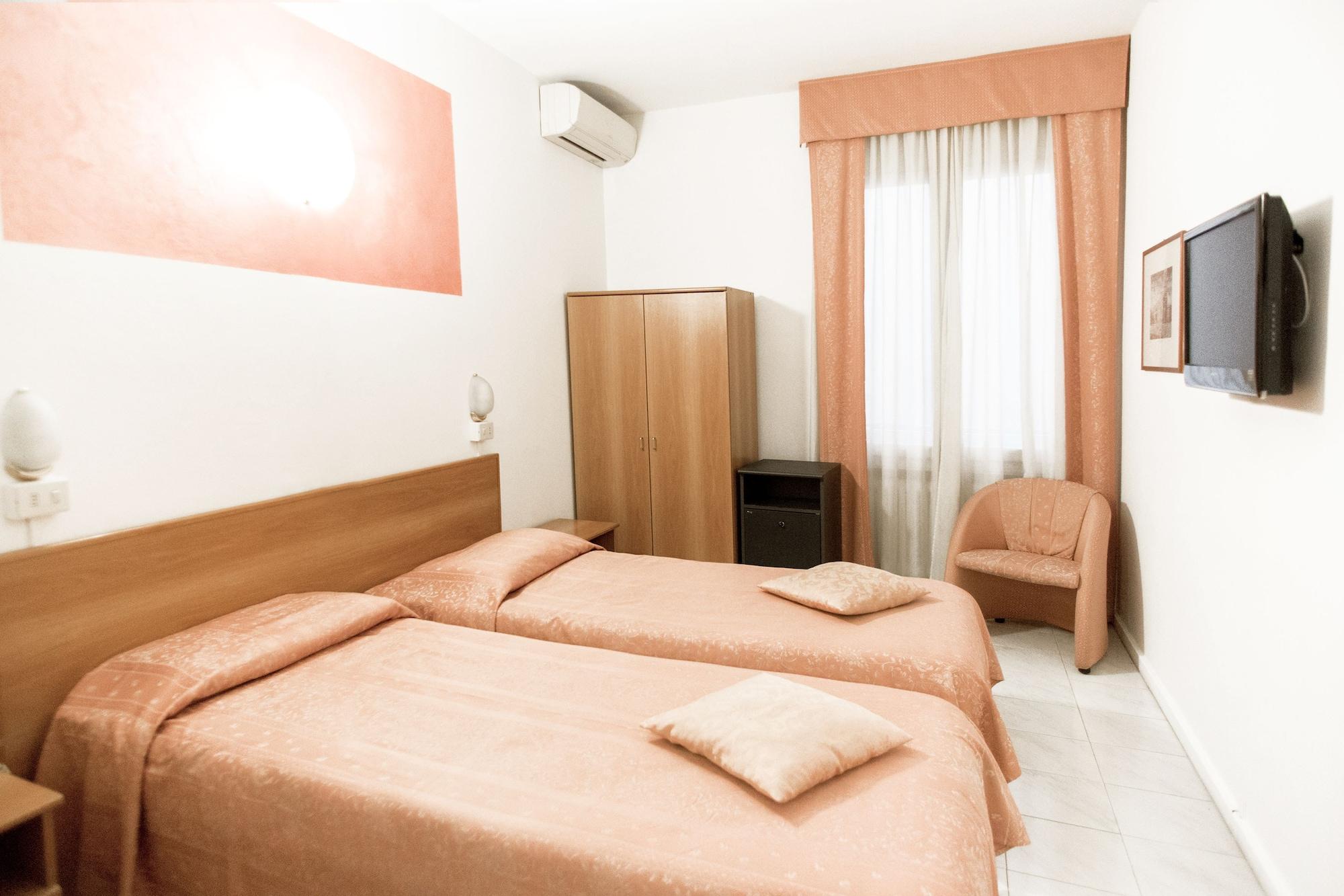 Hotel Europa Modena Esterno foto