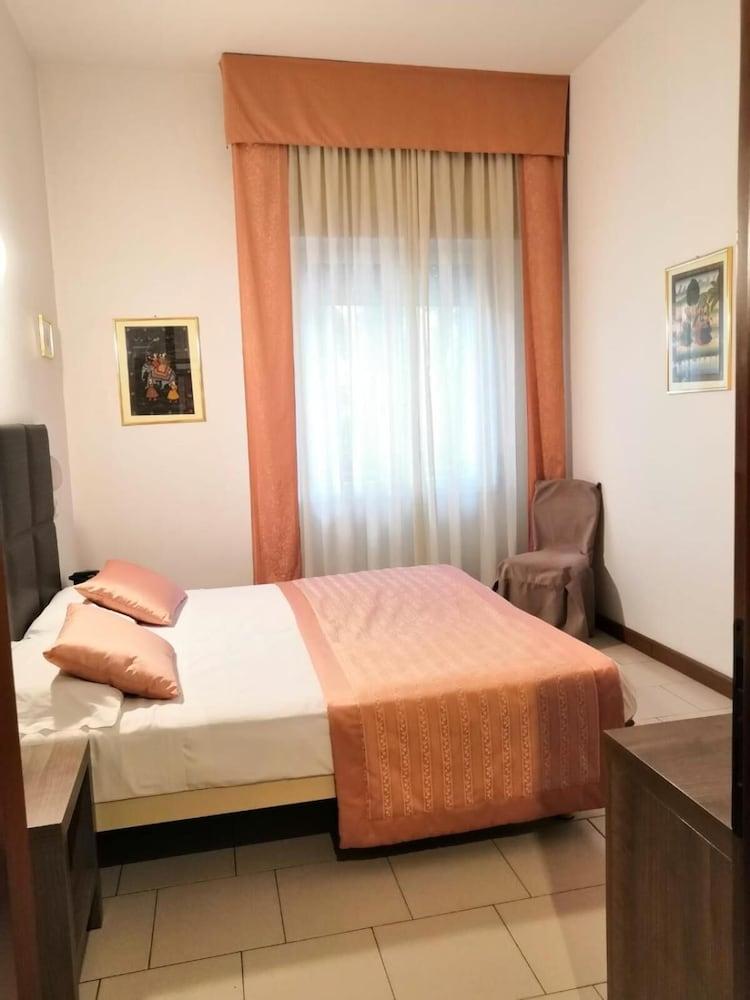 Hotel Europa Modena Esterno foto