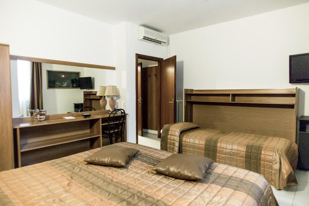 Hotel Europa Modena Esterno foto