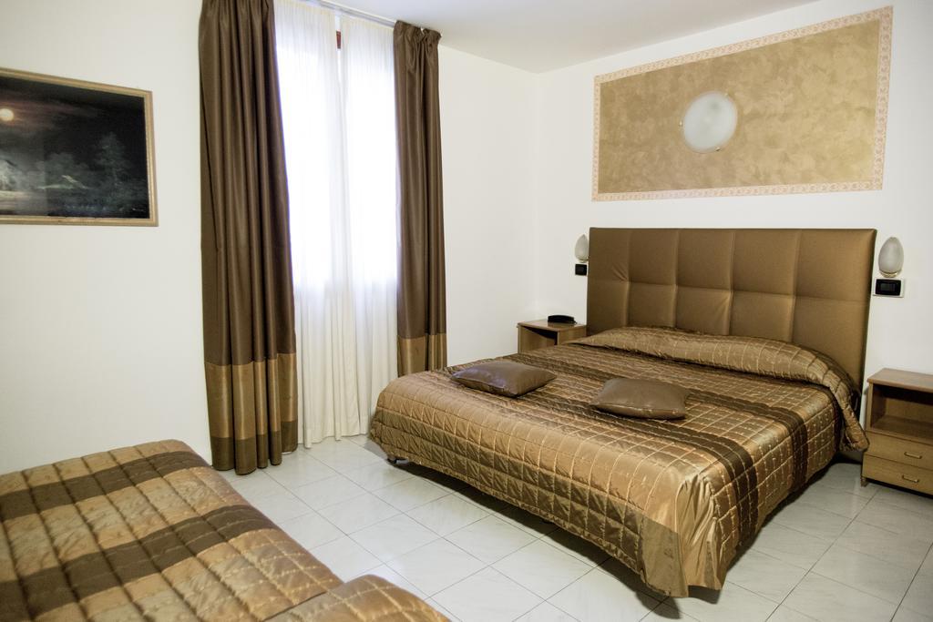 Hotel Europa Modena Esterno foto