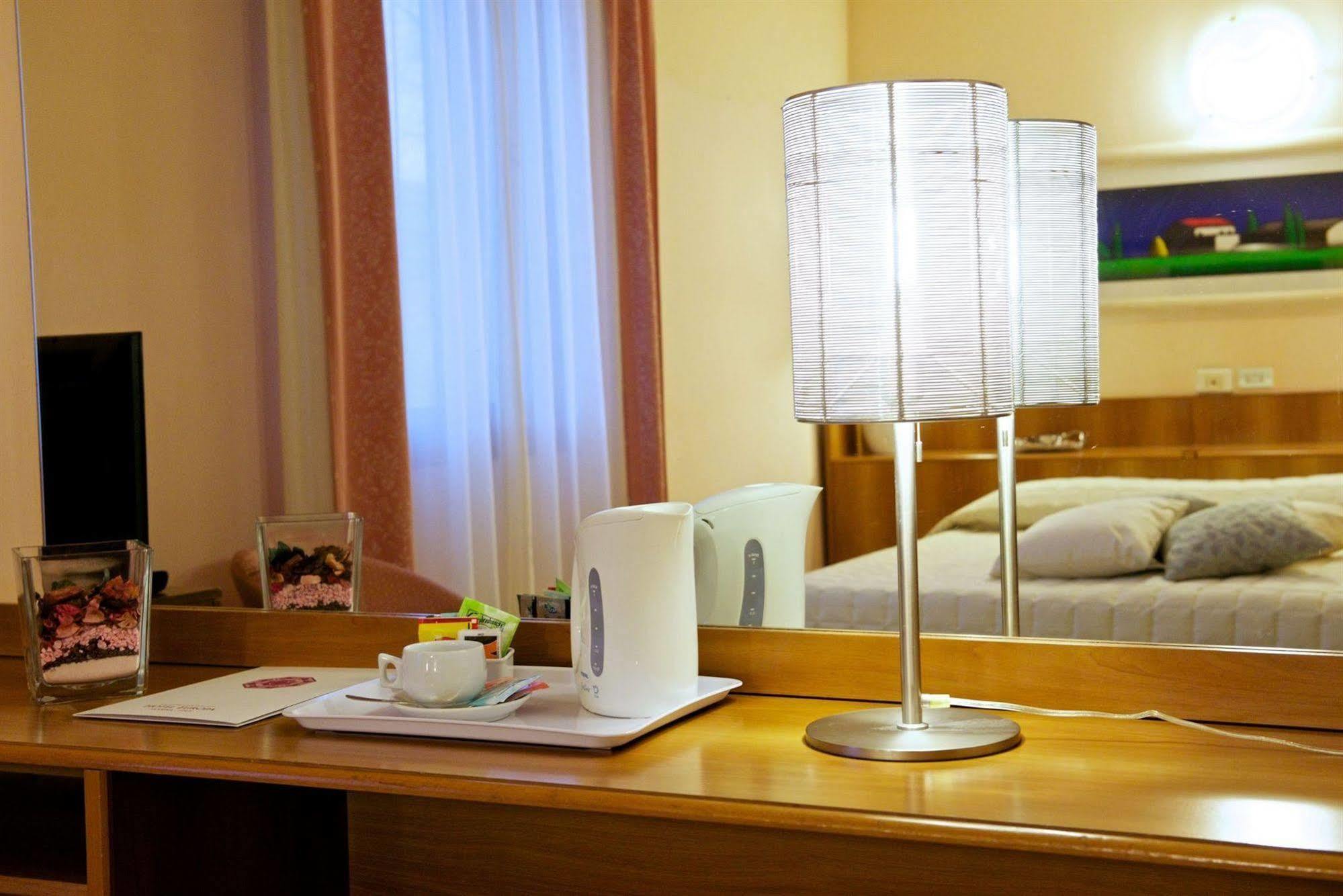 Hotel Europa Modena Esterno foto