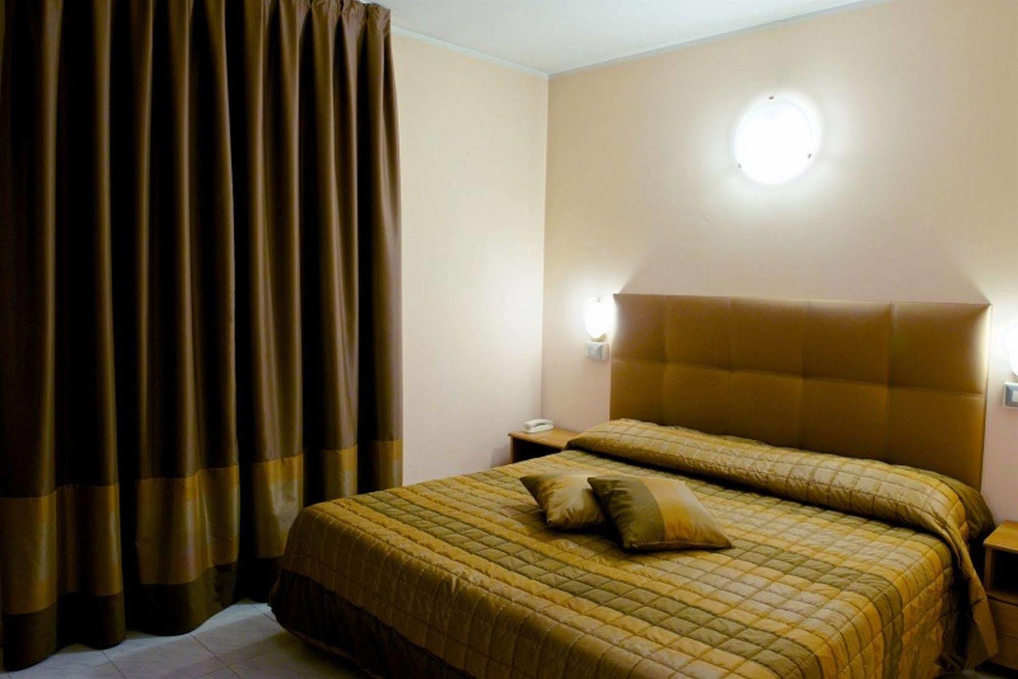Hotel Europa Modena Esterno foto
