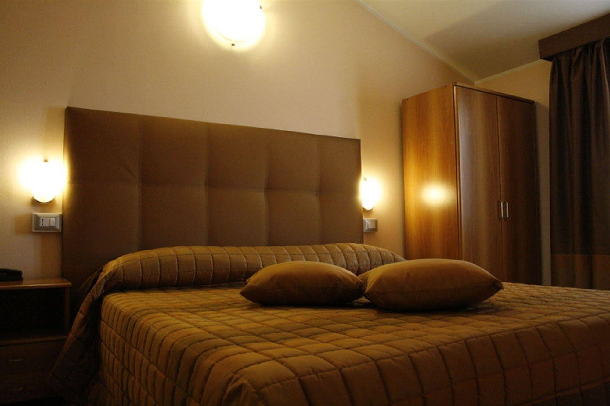 Hotel Europa Modena Esterno foto